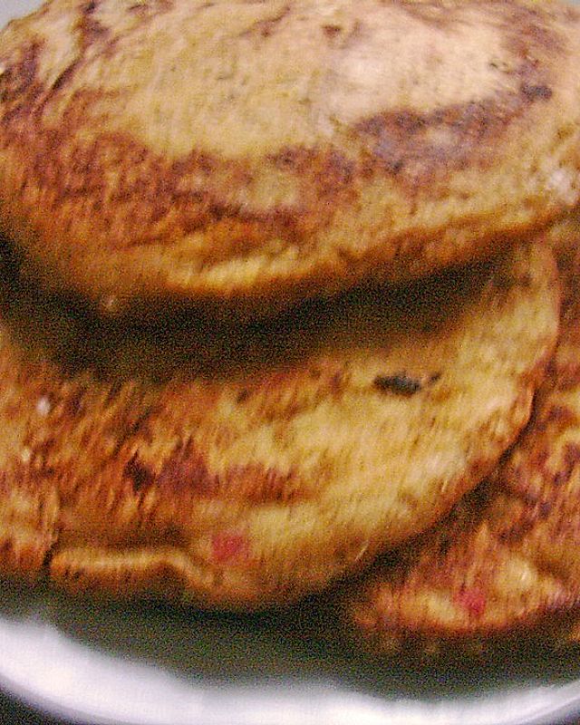 Pfannkuchen mit pürierten Äpfeln und roter Peperoni