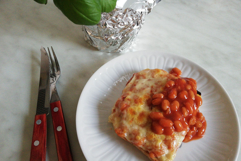 Baked Beans on Cheese-French-Toast