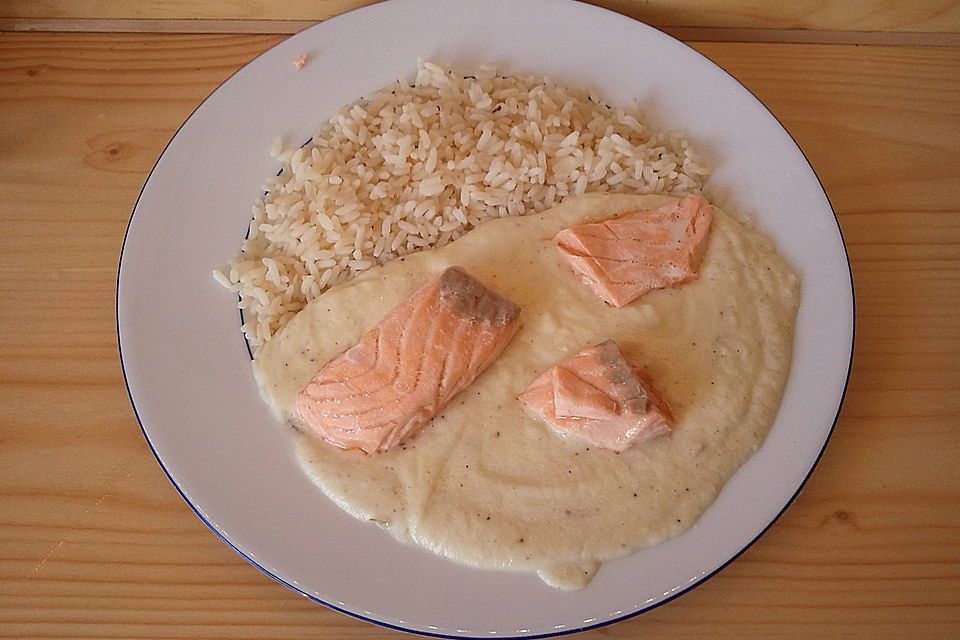 Lachs auf Kohlrabicremespiegel