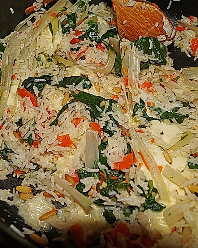 Mangold-Reis-Pfanne mit Feta, Pinienkernen und frischem Ingwer