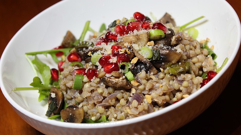 Buchweizen "Risotto" mit Rucola und Zwiebel-Champignon-Gemüse-image
