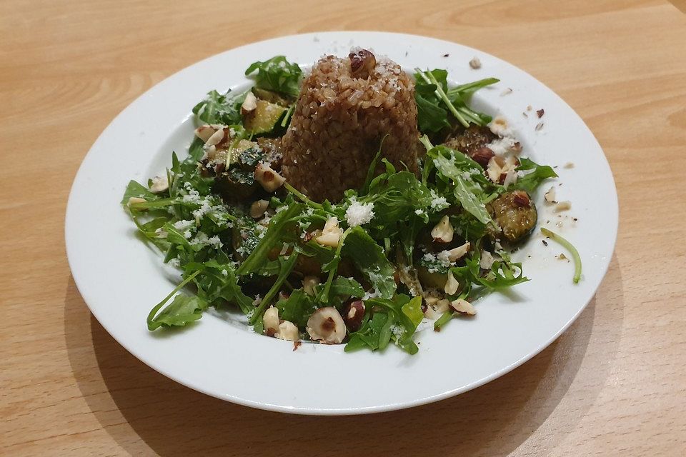 Buchweizen "Risotto" mit Rucola und Zwiebel-Champignon-Gemüse