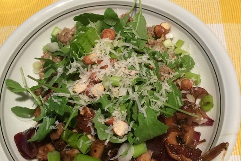 Buchweizen "Risotto" mit Rucola und Zwiebel-Champignon-Gemüse