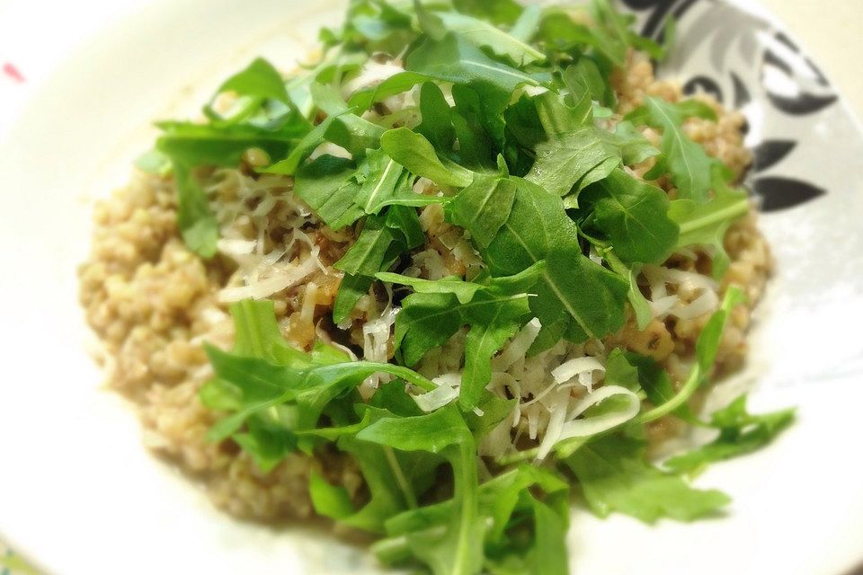 Buchweizen "Risotto" mit Rucola und Zwiebel-Champignon-Gemüse