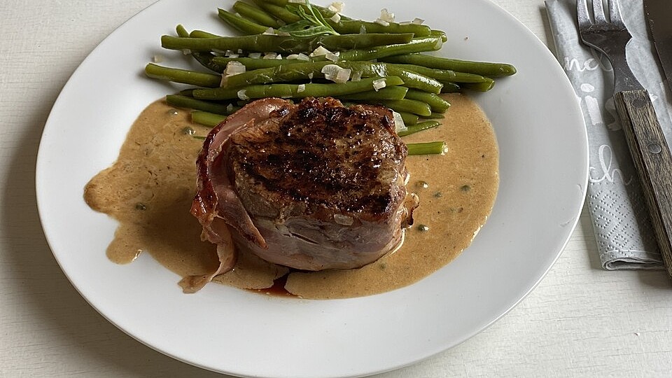 Rinderfilet im Speckmantel an Pfeffer - Cognacsoße von Chris99| Chefkoch