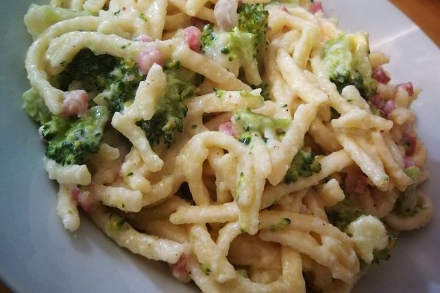 Brokkoli-Spätzle-Pfanne von Tombstone5| Chefkoch