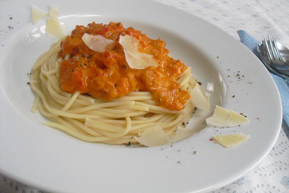 Spaghetti in Paprika-Sahnesoße