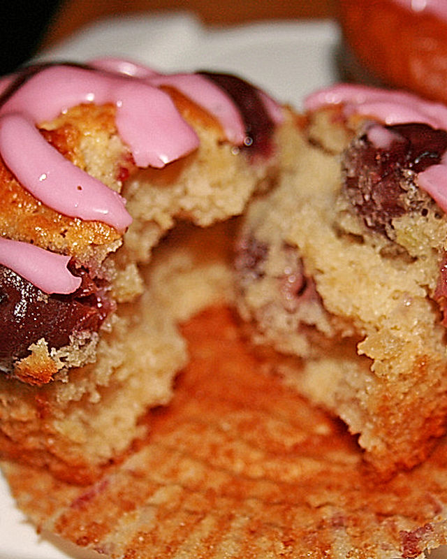 Kirsch-Mandel Muffins