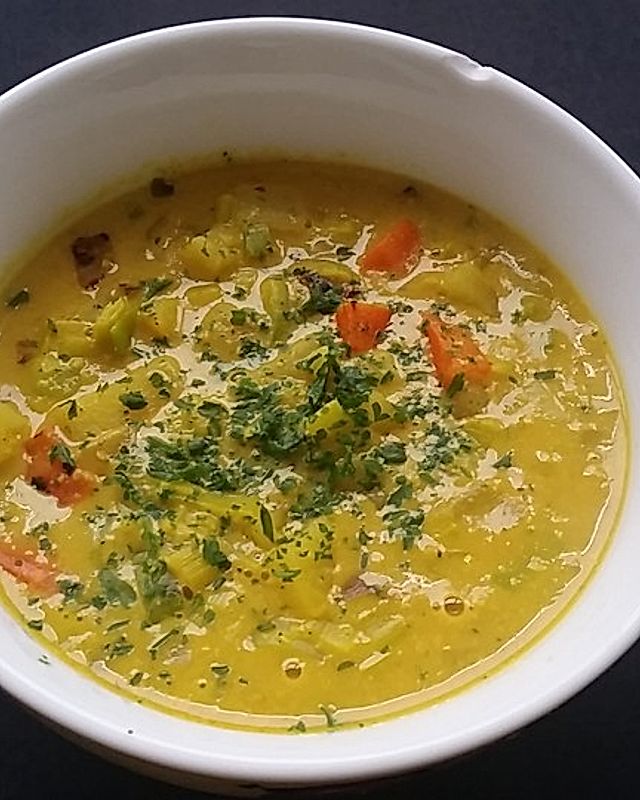 Vegane Lauch-Kartoffel-,,Käse"-Suppe
