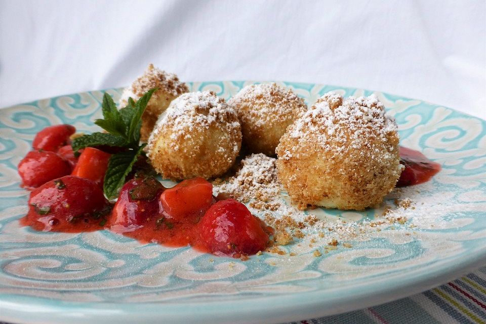 Vanille-Grießknödelchen mit Butter-Zimtbröseln