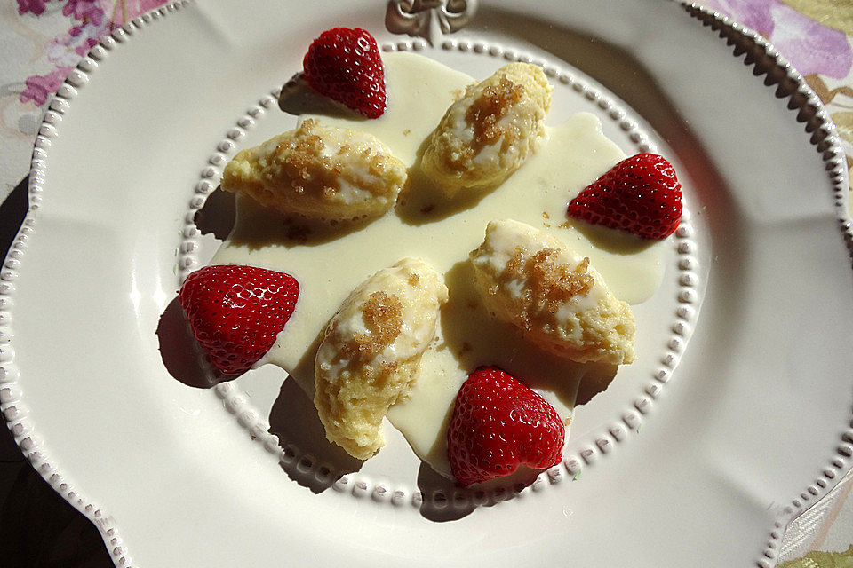 Vanille-Grießknödelchen mit Butter-Zimtbröseln