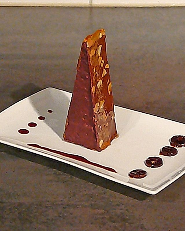 Mousse au Chocolat im Mandel-Krokant-Mantel mit Kumquats im Minneola-Sirup