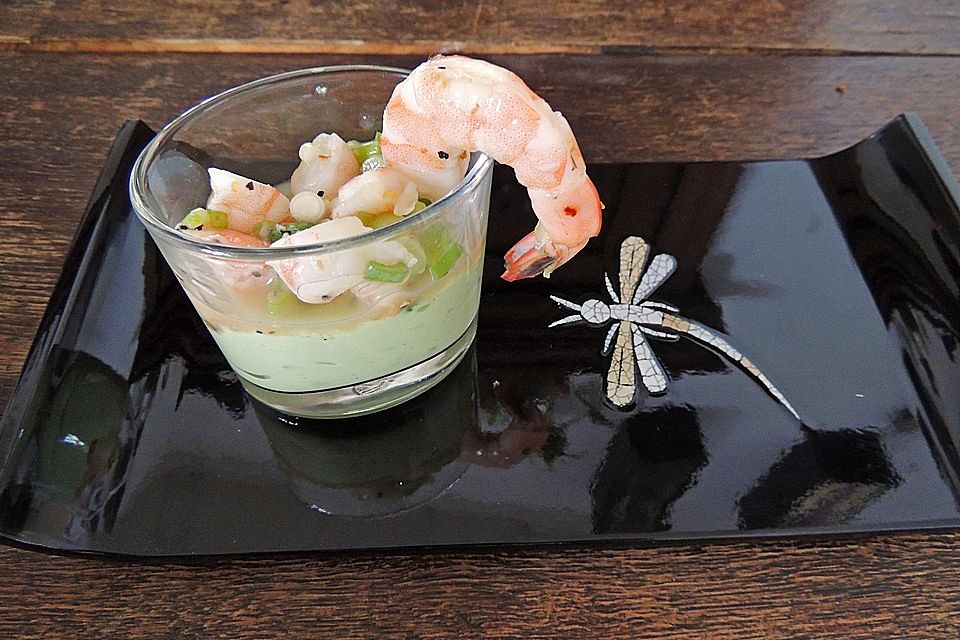 Avocado-Caipi-Creme mit Shrimp-Ceviche