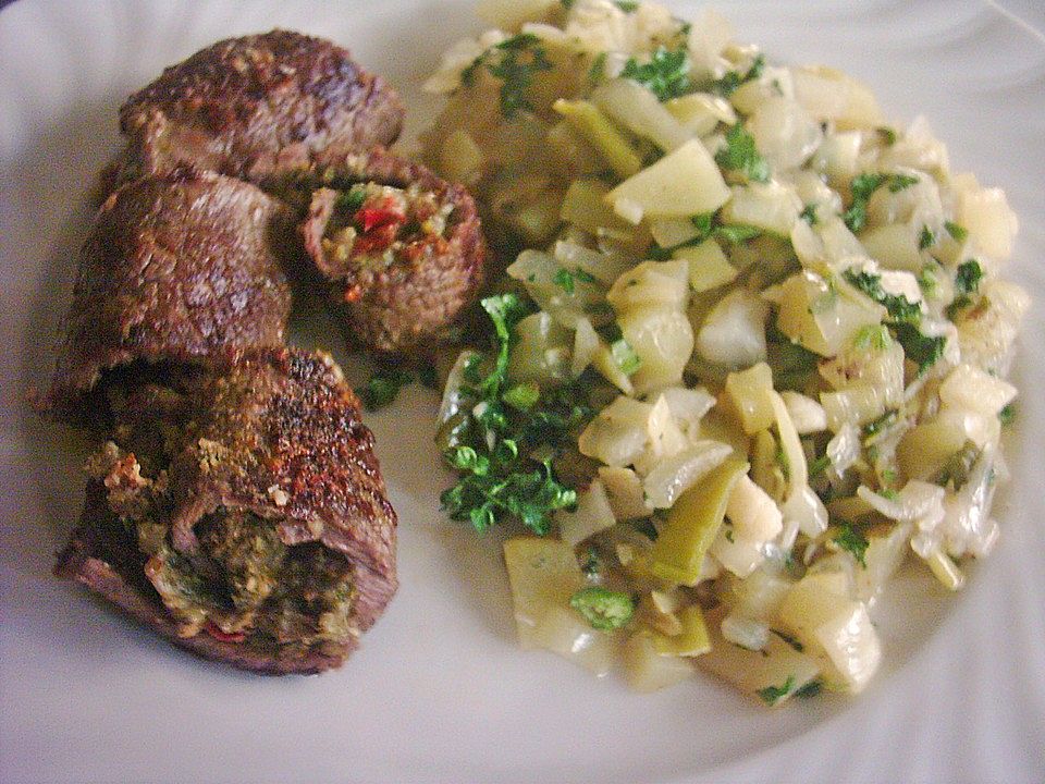 Mit Pesto gefüllte Steakröllchen an Lauchkartoffeln von movostu | Chefkoch