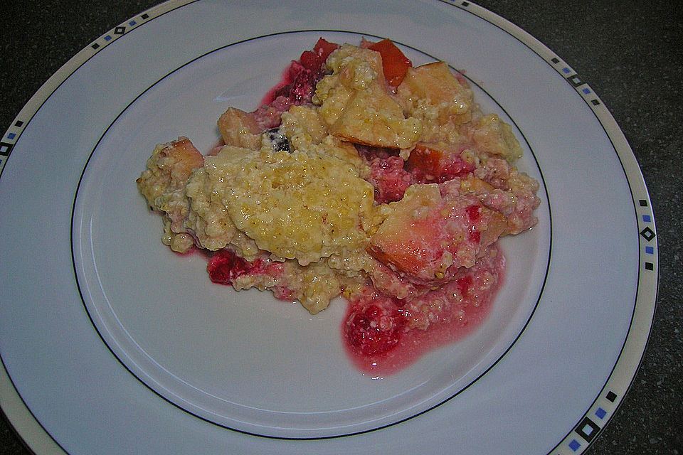 Hirseauflauf mit Himbeeren und Apfel