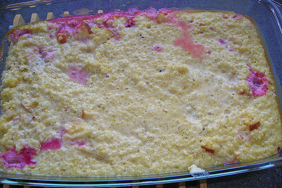 Hirseauflauf mit Himbeeren und Apfel