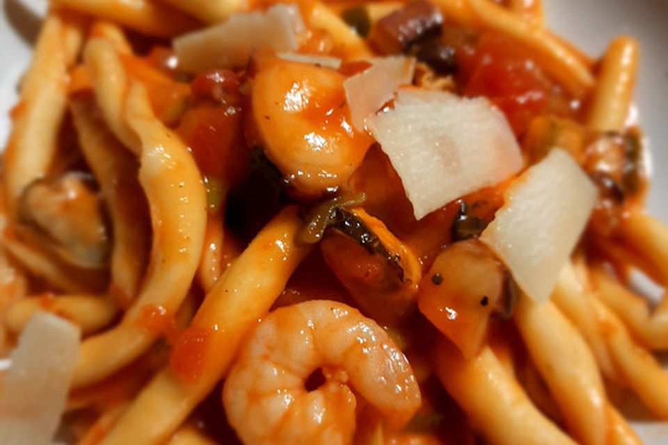 Spaghetti Meeresfrüchte mit passierten Tomaten