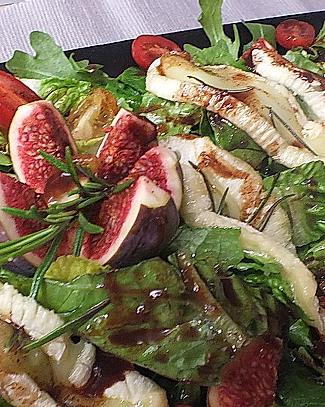Bunter Salat mit gratiniertem Ziegenkäse, Feigen und einem Balsamico-Schoko-Dressing