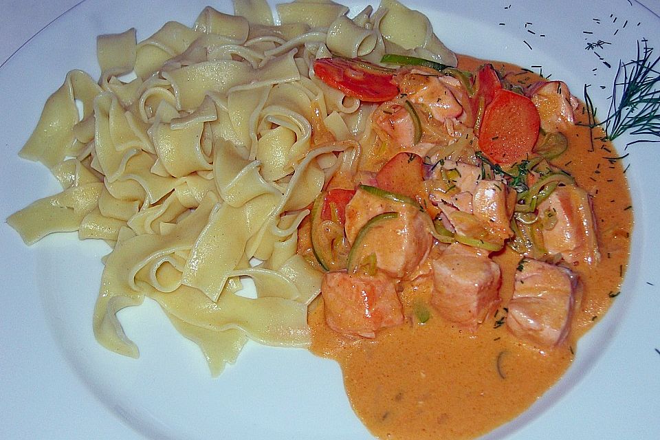 Lachsnudeln in Krebs - Sahne Sauce