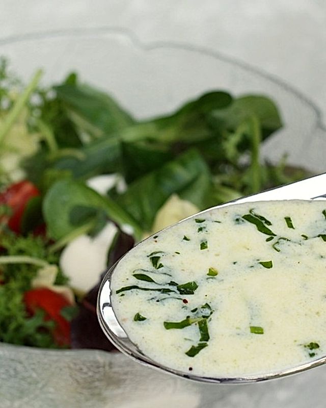 Salat-Dressing mit Joghurt (ohne Sahne) für alle Salate geeignet