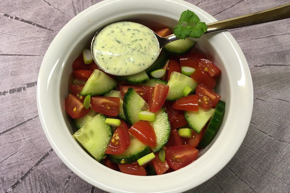 Salat-Dressing mit Joghurt (ohne Sahne) für alle Salate geeignet