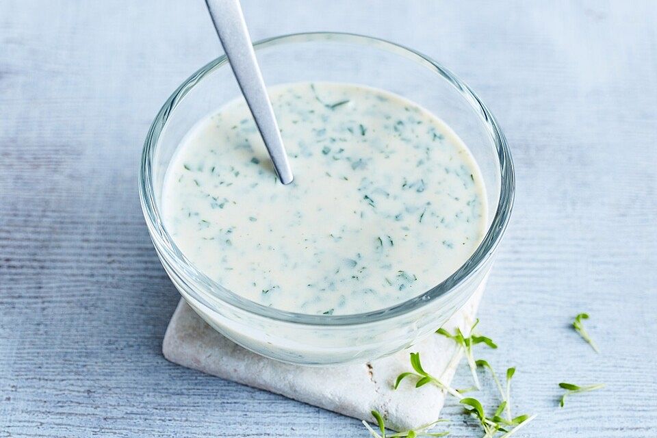 Salat-Dressing mit Joghurt (ohne Sahne) für alle Salate geeignet