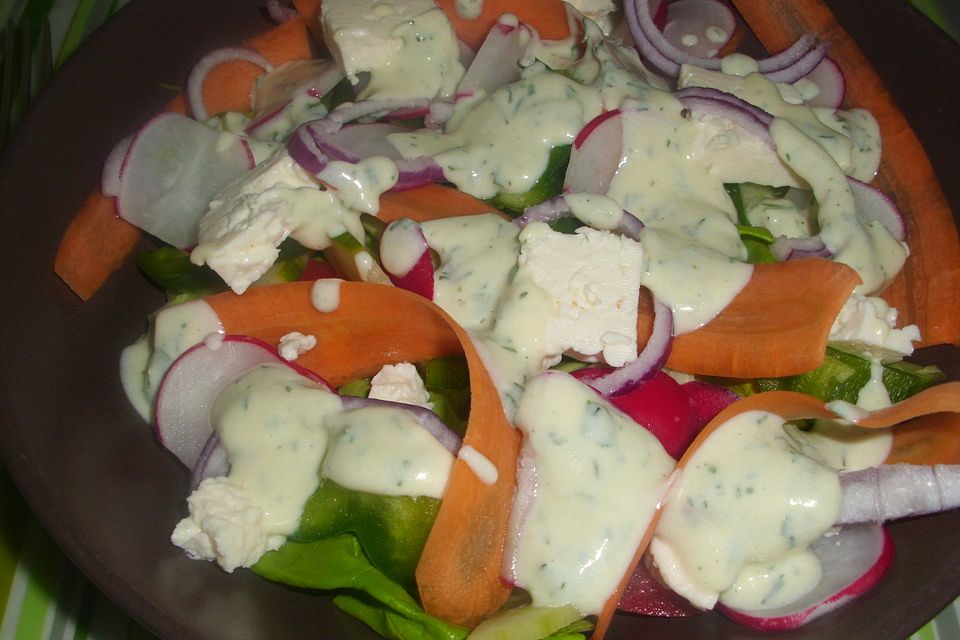 Salat-Dressing mit Joghurt (ohne Sahne) für alle Salate geeignet