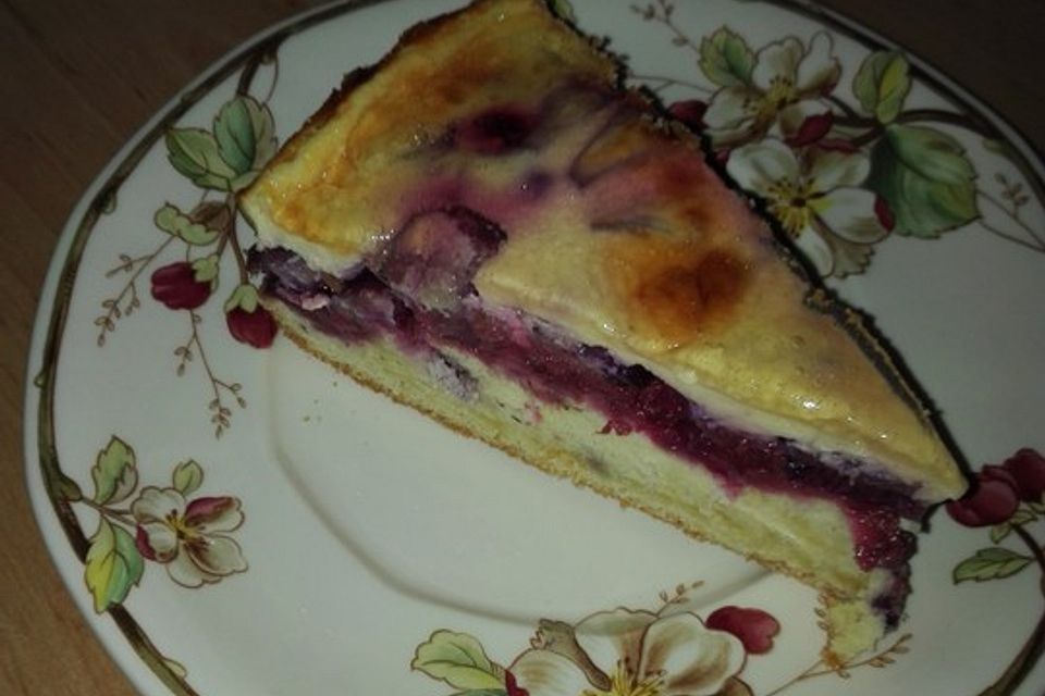 Vanille-Schmand-Kuchen mit Kirschen