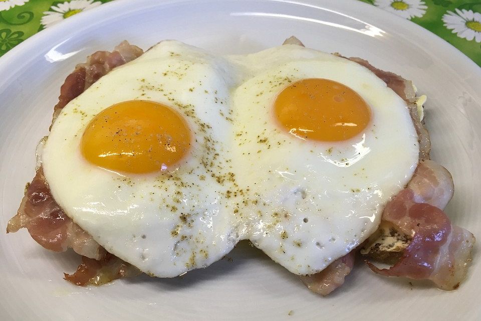 Spiegelei auf Brot