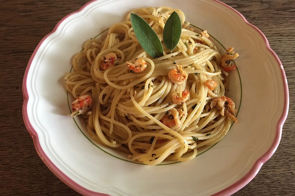 Pasta in Salbeibutter mit Flusskrebsen