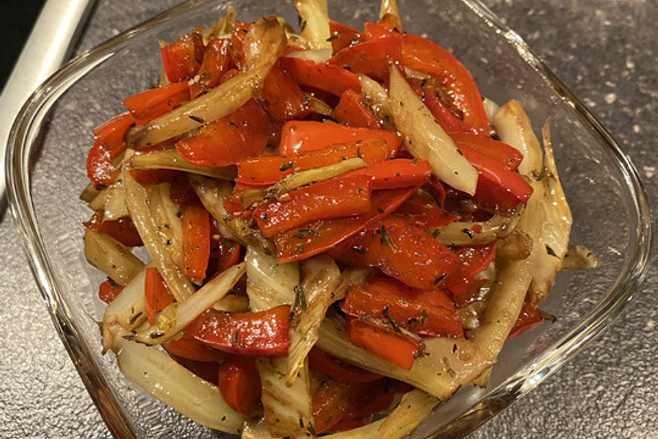 Lauwarmer Paprika-Fenchel-Salat