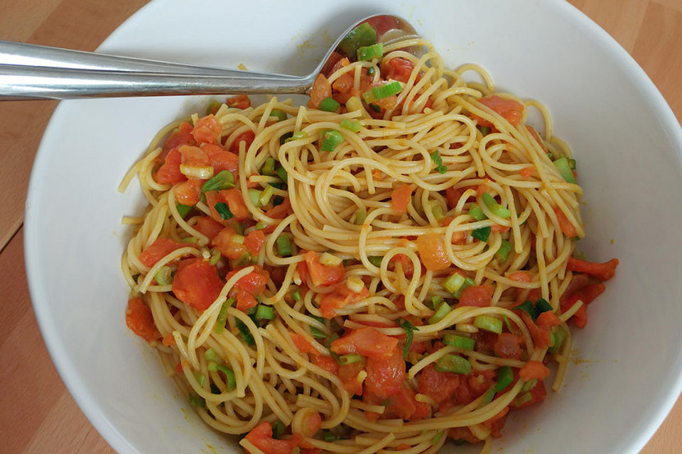 Spaghettisalat mit Räucherlachs