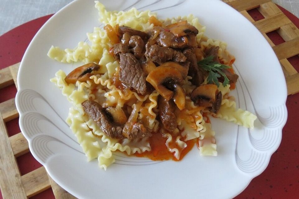 Rindsgeschnetzeltes in Madeira-Pilz-Sahne Sauce