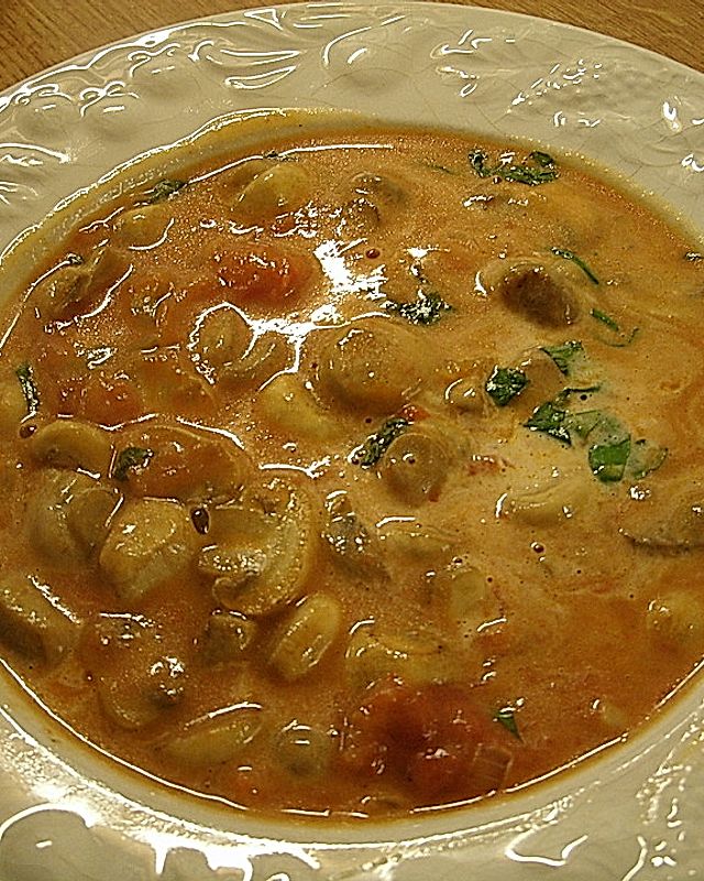 Champignons in Tomatenrahmsuppe
