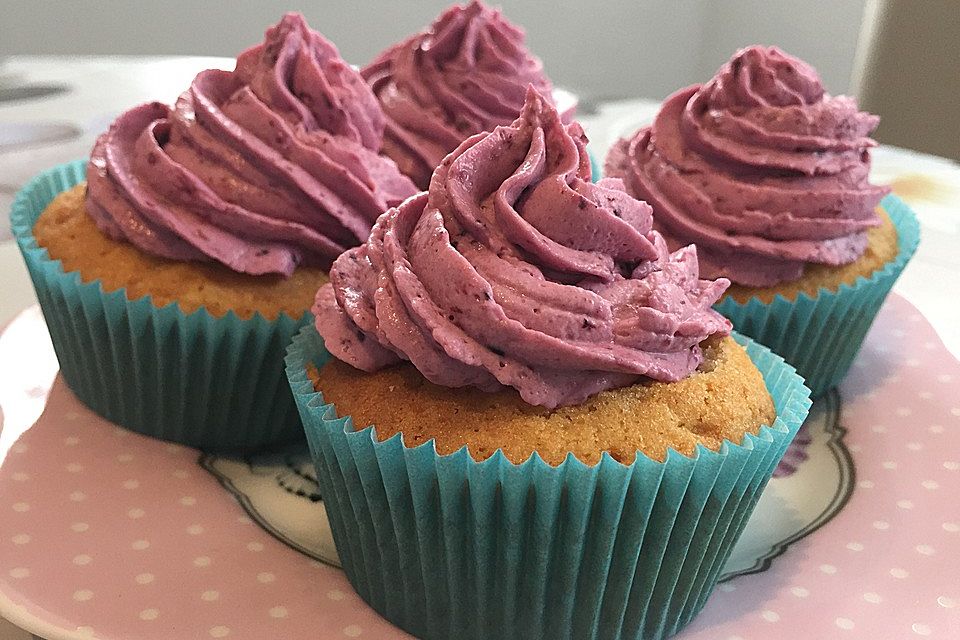 Beeren-Kokos-Cupcakes