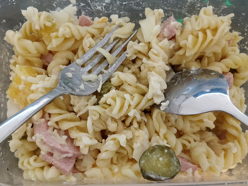 Nudelsalat mit Käse und Ananas à la Opa Willi von ilorange| Chefkoch