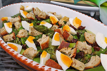 Spargel-Brot Salat
