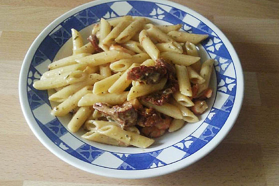 Pasta mit Garnelen und getrockneten Tomaten