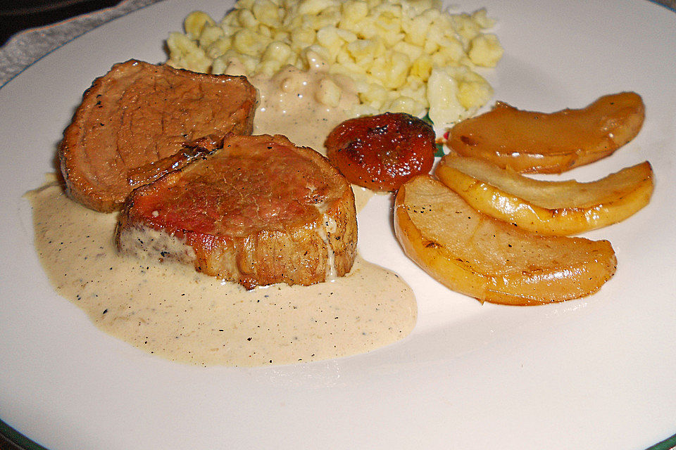 Schweinefilet mit Äpfeln in Calvados-Sahnesauce