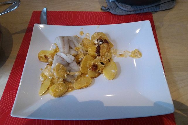 Polardorsch mit Zwiebelkruste auf Erdäpfelgratin von -Lexi| Chefkoch