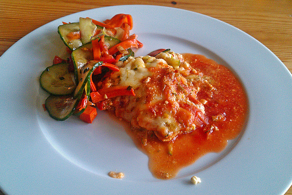 Schnitzel unter Feta-Zucchini-Haube