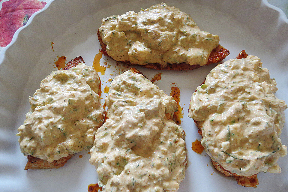 Schnitzel unter Feta-Zucchini-Haube