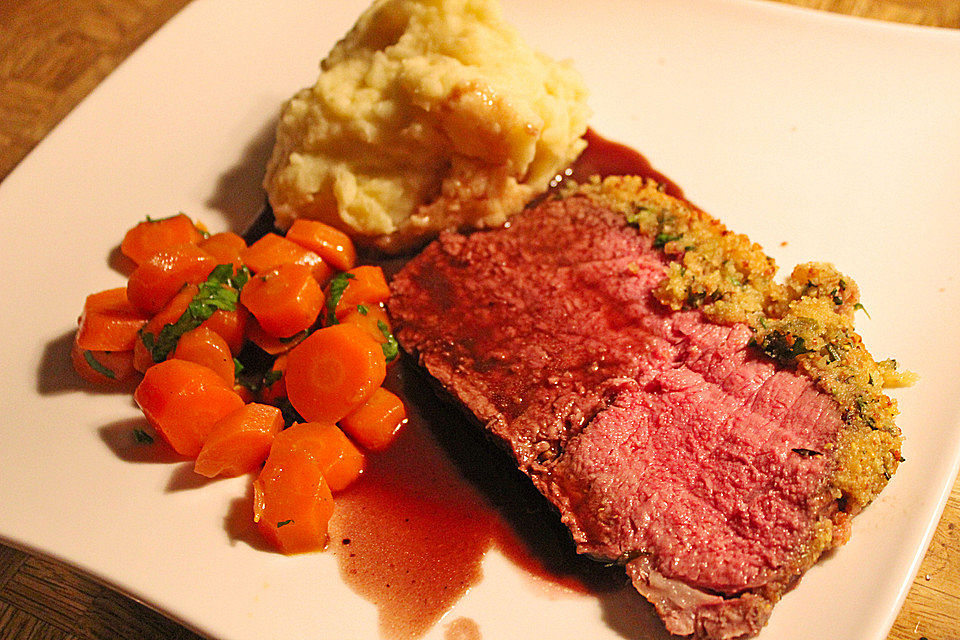 Roastbeef in einer Senf-Kräuterkruste