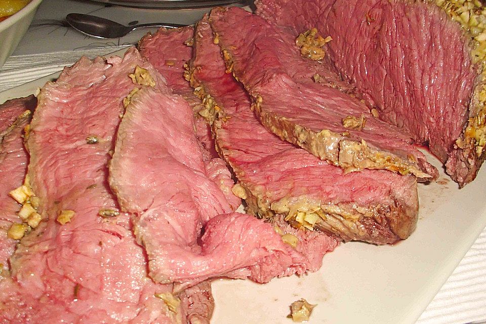 Roastbeef in einer Senf-Kräuterkruste