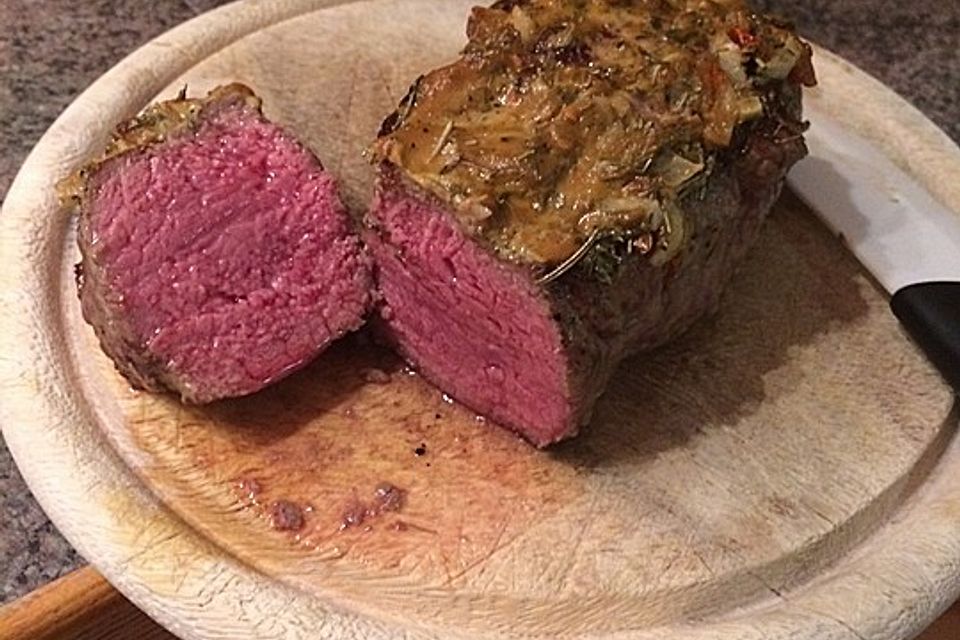 Roastbeef in einer Senf-Kräuterkruste