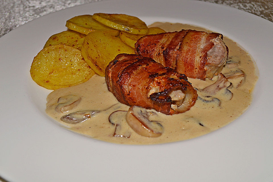 Schweinefilet im Speckmantel mit Champignon-Pfeffer Rahmsoße