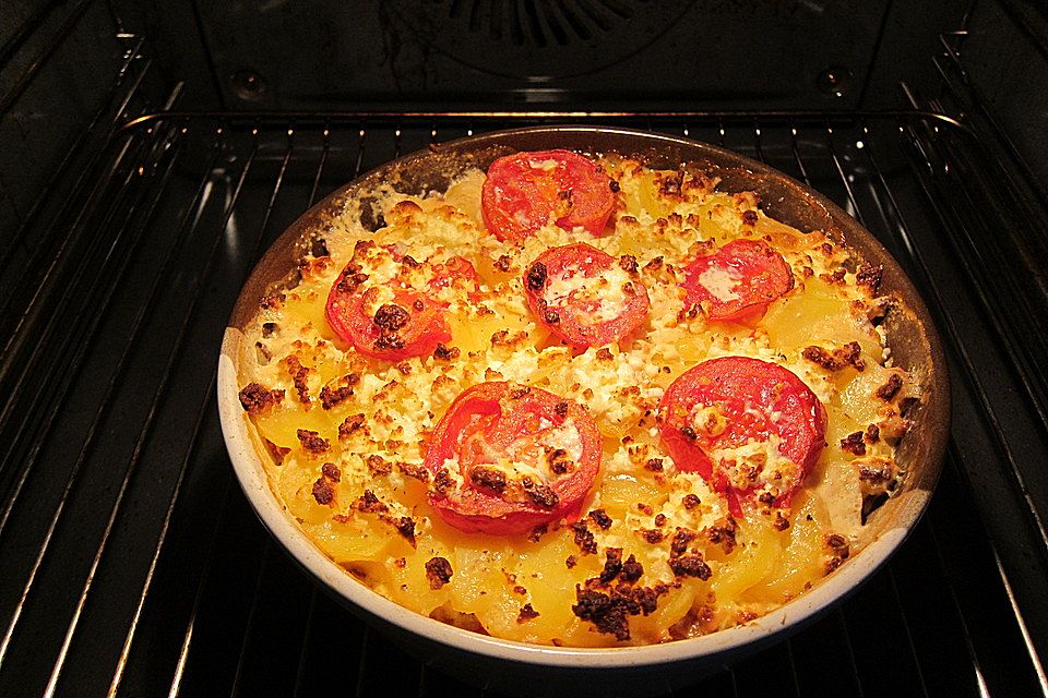 Kartoffelauflauf mit Schafskäse und Paprika