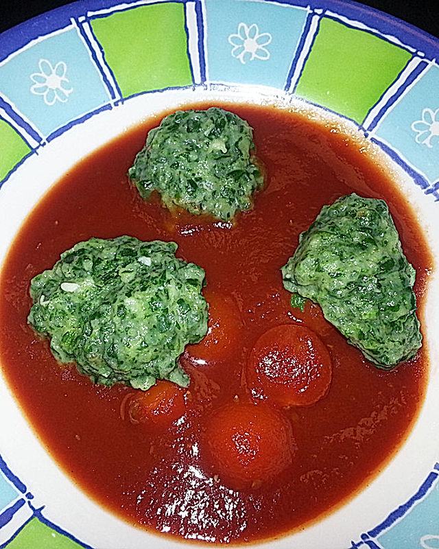 Spinatnocken mit Tomatensauce