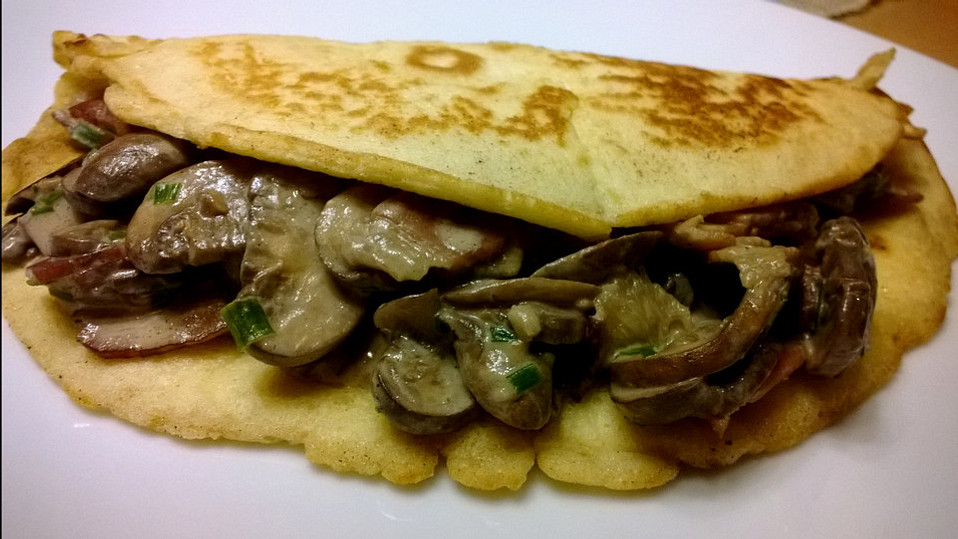 Pfannkuchen mit Pilzen und Speck an Cognac-Schmandsoße von FredJupiter