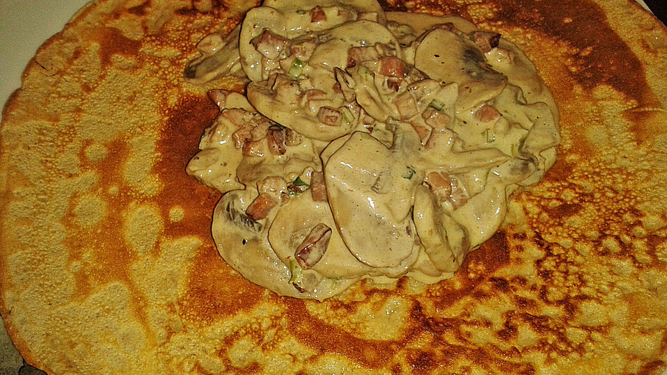 Pfannkuchen mit Pilzen und Speck an Cognac-Schmandsoße von FredJupiter